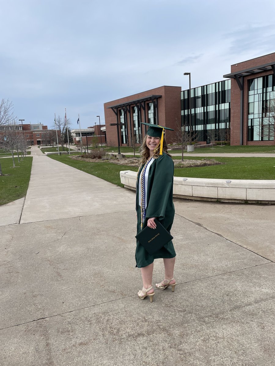 AnnaNagy016's tweet photo. Goodbye NMU, it’s been one hell of a ride 😸💚 https://t.co/V1MafUhMcJ