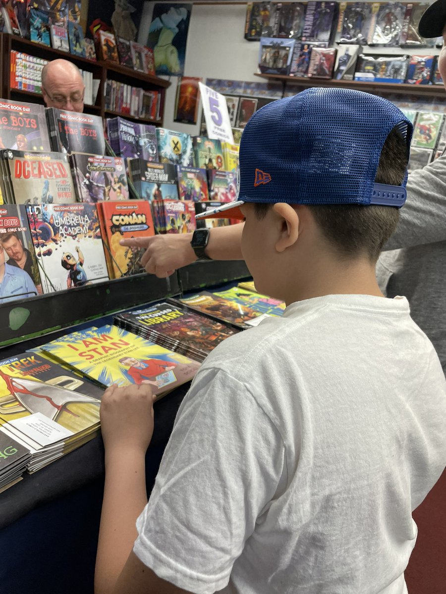 momof2boys99's tweet photo. @Freecomicbook Happy Free Comic Book Day… #FCBD2023 #freecomicbookday2023 #SpiderMan #Avengers #StarWars #Comics #dccomics #May6Sat #FreeComicBookDay https://t.co/lGp8cG99rO