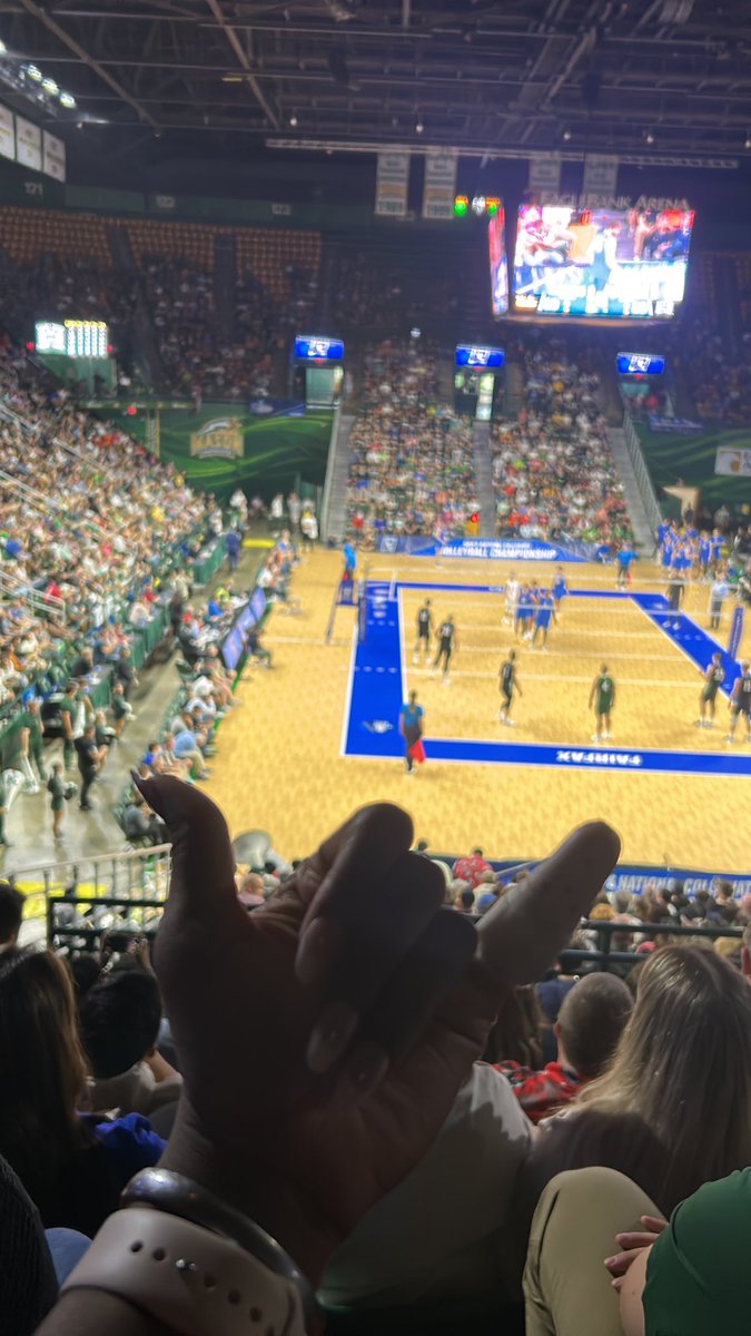 cecethegiraffe's tweet photo. #NCAAMVB https://t.co/Bssbx6PO6D