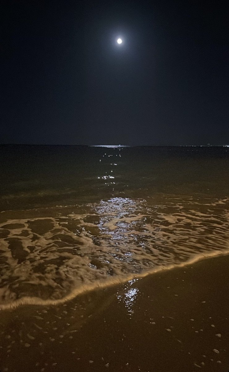 northernfella79's tweet image. Moonlit stroll through the Cypriot waters whiskey in hand. Mind wandering with fingers crossed and positive thoughts #Cyprus #Moonlight #midnightwalk