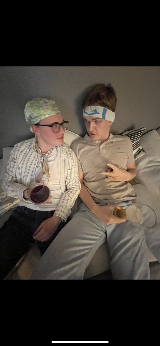 MadsBore's tweet photo. @hauken21 Eg og @KarlSkulstad har mangen gode minner fra vår tid i Stords Fremtid. Spesielt den gangen me måtte venta 20 minutt på YX’Husnes då Birk Selsvold skulle inn å kjøpa seg ostepølsa ..
Mangen trur nok at detta var på veg heim fra Husnes, men episoden starta 40 minutt før kampstart https://t.co/sRZdeeMZgO