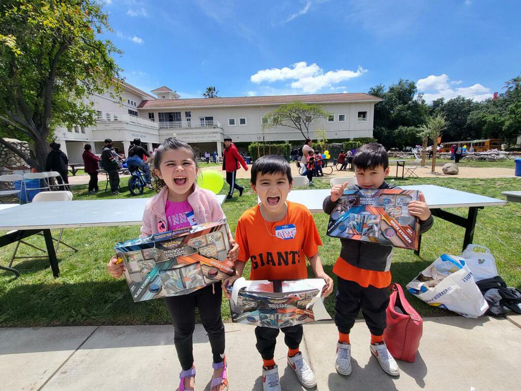 DeckerPUSD's tweet photo. We ❤️ reading! @ULaVerne #familylearningconference #deckermakes #proud2bepusd https://t.co/EyT0uxLHZp
