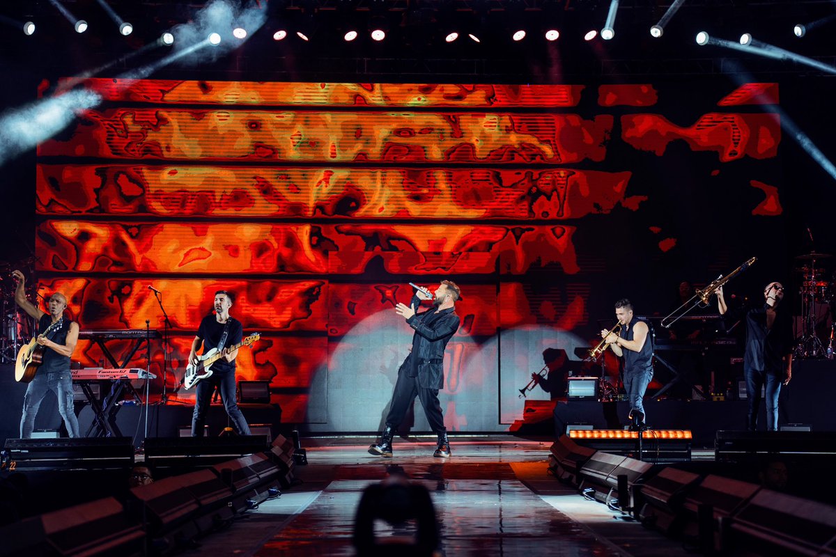 RMwebteam's tweet photo. ¡La energía de @ricky_martin en el escenario es incomparable! 🔥🎤 https://t.co/HuEBbVoXmK