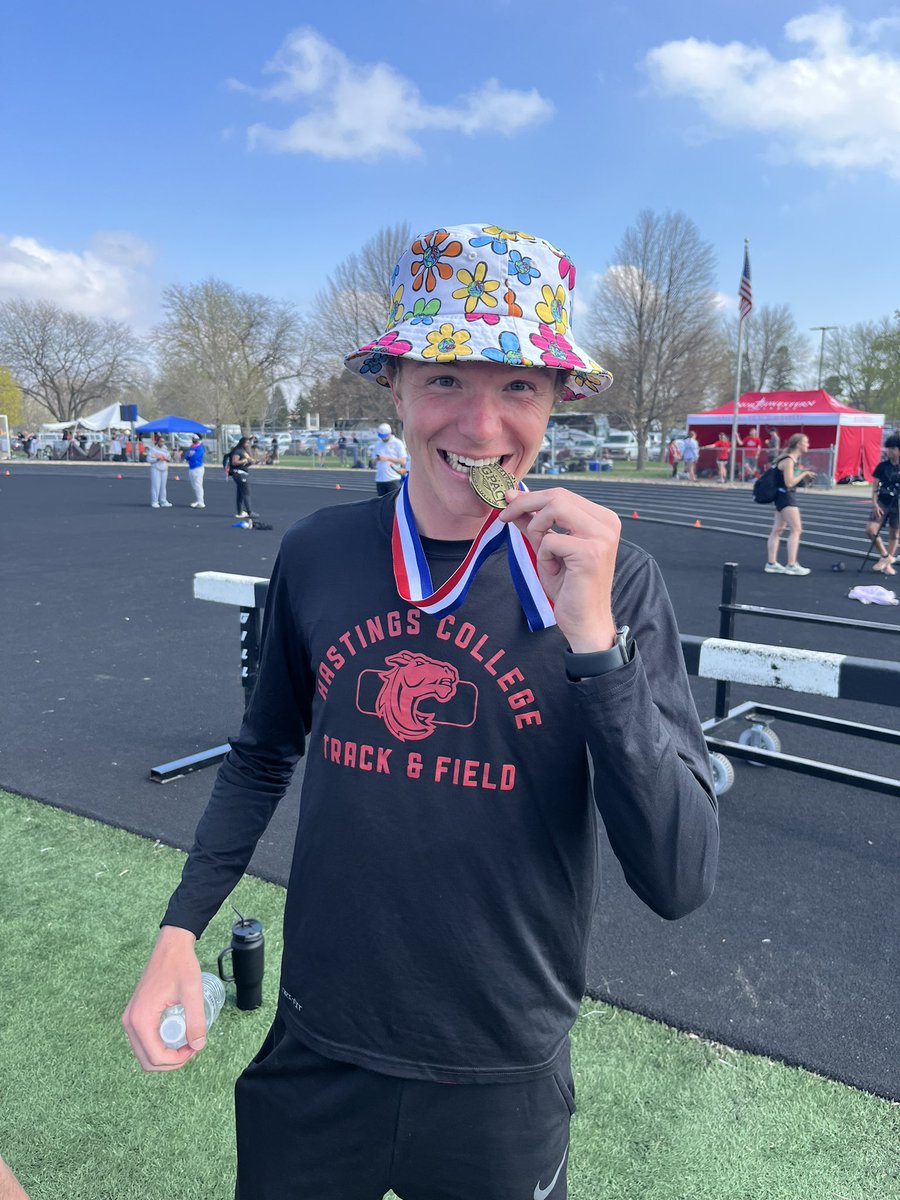 HCBroncoXCTF's tweet photo. Brady Creech wins gold for the best hat award. https://t.co/UhhrzO87a8