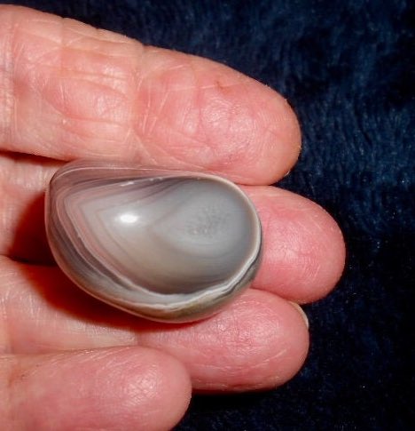 RockLadyRocks's tweet photo. Excited to share this item from my #etsyshop : Rare Gem Quality #BOTSWANAAGATE *LUCKY #EyeAgate from Botswana, Africa*25 mm X 16 X 22 mm #goodluck #agates https://t.co/tT0xRpd045 https://t.co/eWQfr2Svs8