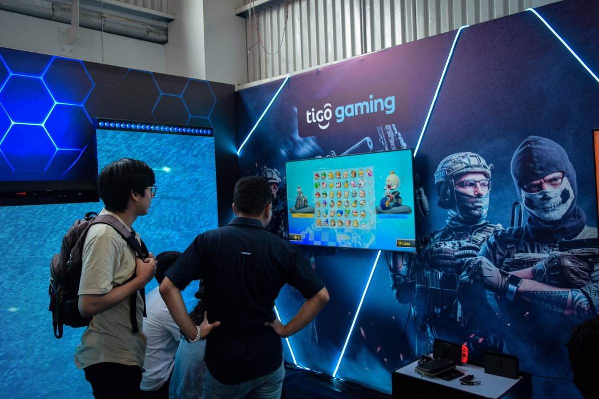 Tigo_GT's tweet photo. Seguimos disfrutando de lo mejor de los videojuegos en la #XPOGaming 🎮 junto a la red más grande ⚡️ #TigoGaming https://t.co/8oBJqbmwW3