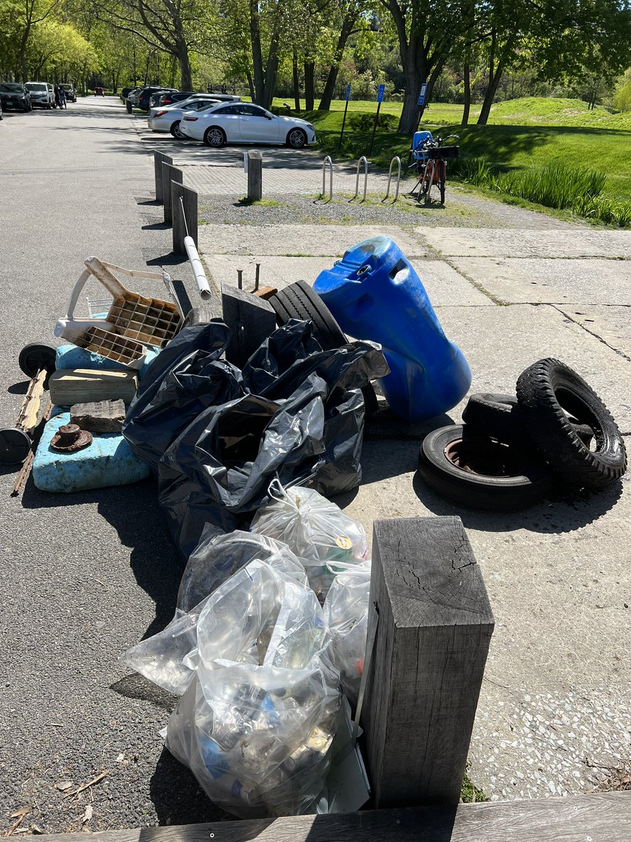 TimGuinee's tweet photo. Some of what we cleaned up as part of .@riverkeeper’s annual Hudson River #RiverkeeperSweep today. I pulled out four tires. That’s right: A full set of tires! Thank you Riverkeeper for making this happen every year! https://t.co/N62Y8ntNVO