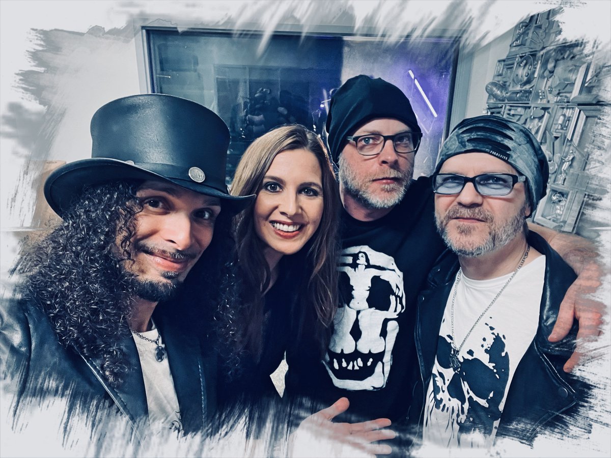 Join us for an epic night of Rock with Shaylon! Don’t miss out on heart-pumping beats, mind-blowing guitar riffs and unforgettable vocals that will have you rocking like there’s no tomorrow!
Shaylon live at Pine Street Bar, Livermore (CA).