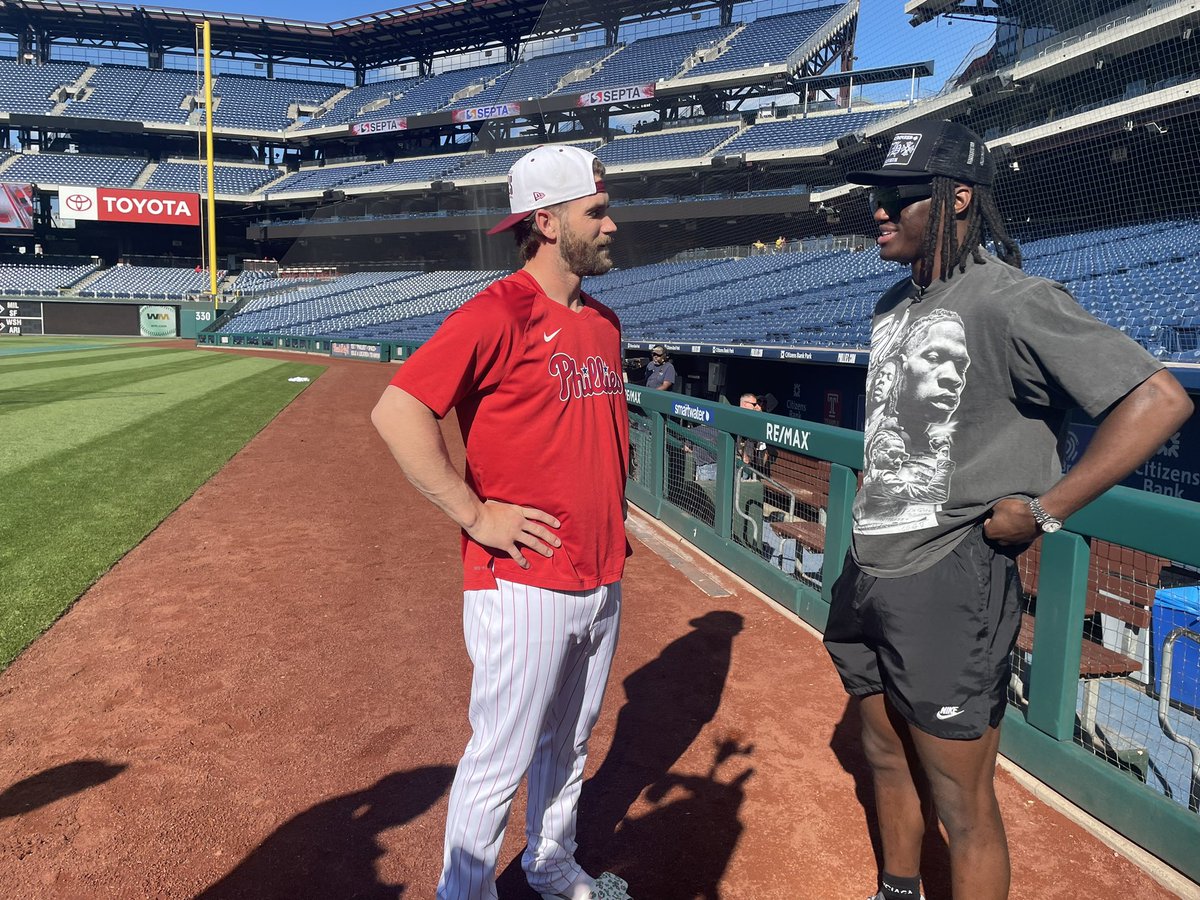 rkuestnernbc10's tweet photo. Pregame @bryceharper3 meets @MarvHarrisonJr Bryce is a big @OhioStateFB fan and calls Marv “a stud,”. More to come @NBCPhiladelphia. https://t.co/saCyV2S6VF