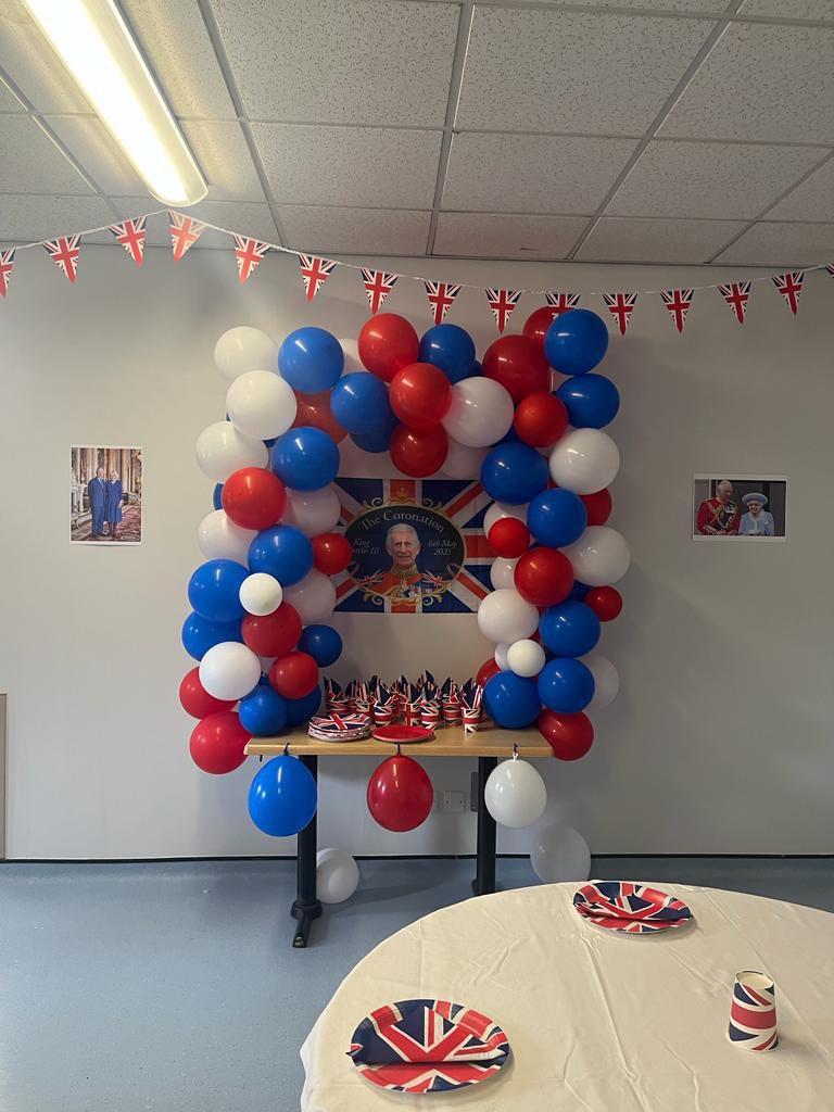 CatrinRooney's tweet photo. A king’s coronation celebration for the patients of Ward 3 PPH.
Fantastic work once again by the team.
@HywelDdaHB @meinir23 @RayaniMandy https://t.co/6vqO4UL3p2