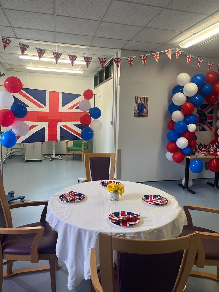 CatrinRooney's tweet photo. A king’s coronation celebration for the patients of Ward 3 PPH.
Fantastic work once again by the team.
@HywelDdaHB @meinir23 @RayaniMandy https://t.co/6vqO4UL3p2