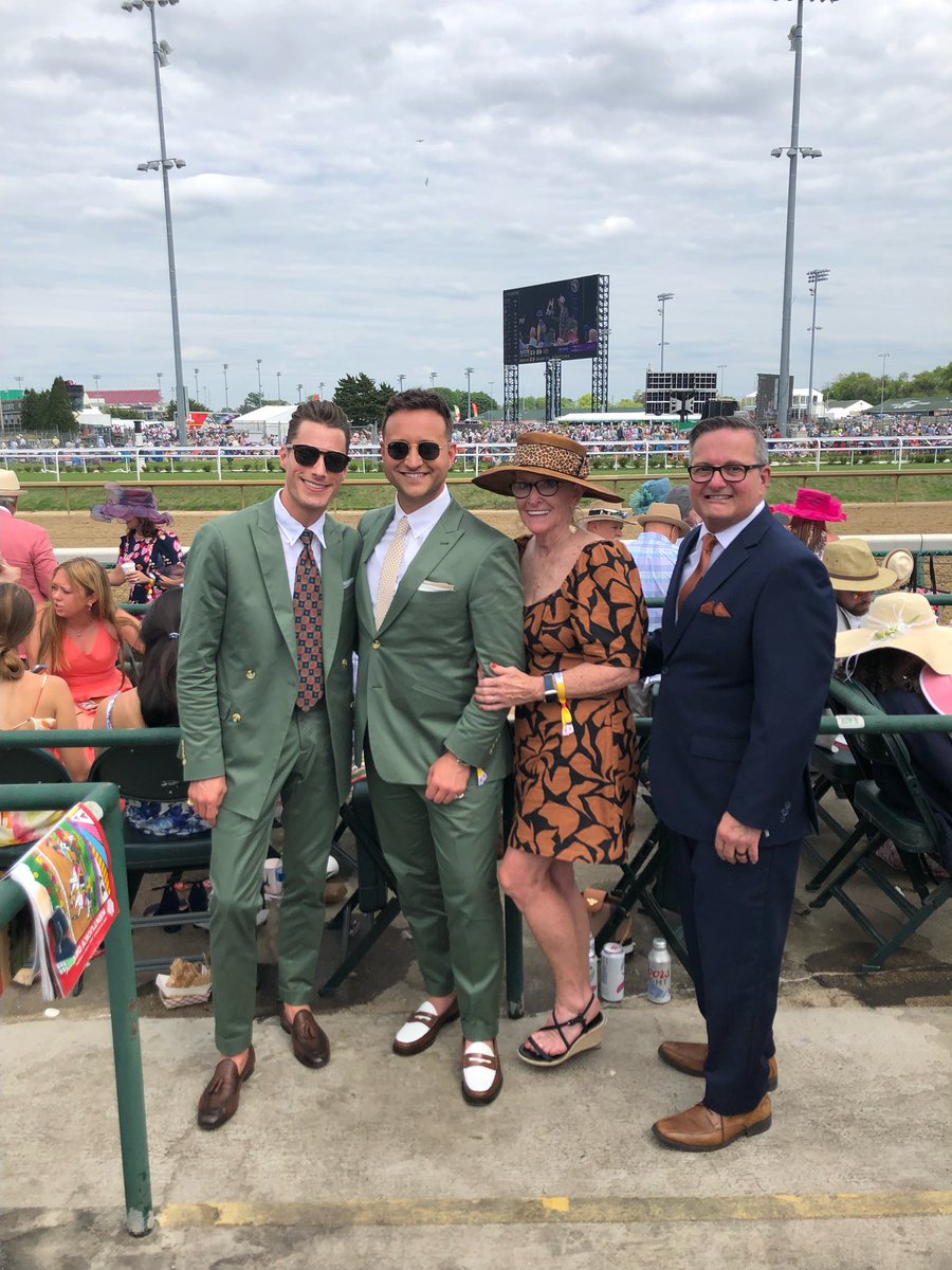 RussTVNews's tweet photo. A good way to celebrate our 40th #anniversary #KyDerby #KYDerby149 https://t.co/AOucYXZkH5