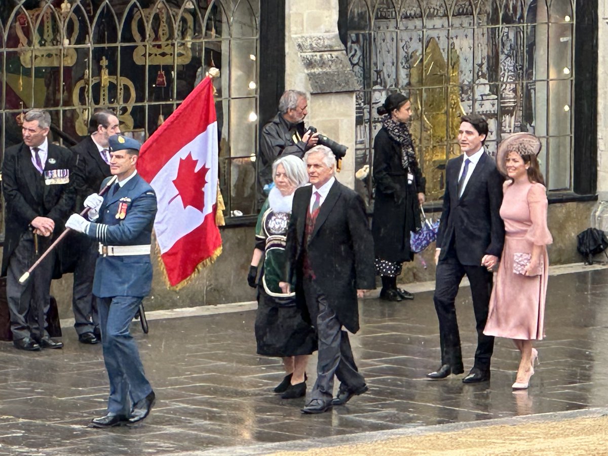 “It is an honour to have been asked to carry the Canadian Flag for the coronation of His Majesty The King &amp; Her Majesty The Queen,” - Canadian Astronaut Jeremy Hansen 🧑‍🚀🇨🇦

Hansen will join Artemis II to become the 1st Canadian astronaut to fly around the Moon in 2024. #cdnpoli