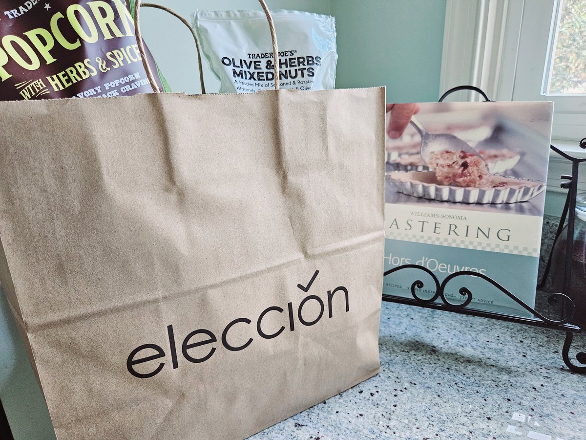 EleccionLLC's tweet photo. Hungry for change??? We've got snaX!!! #timetochoose #takingcareofourpeople https://t.co/5ZFUUeDs3o