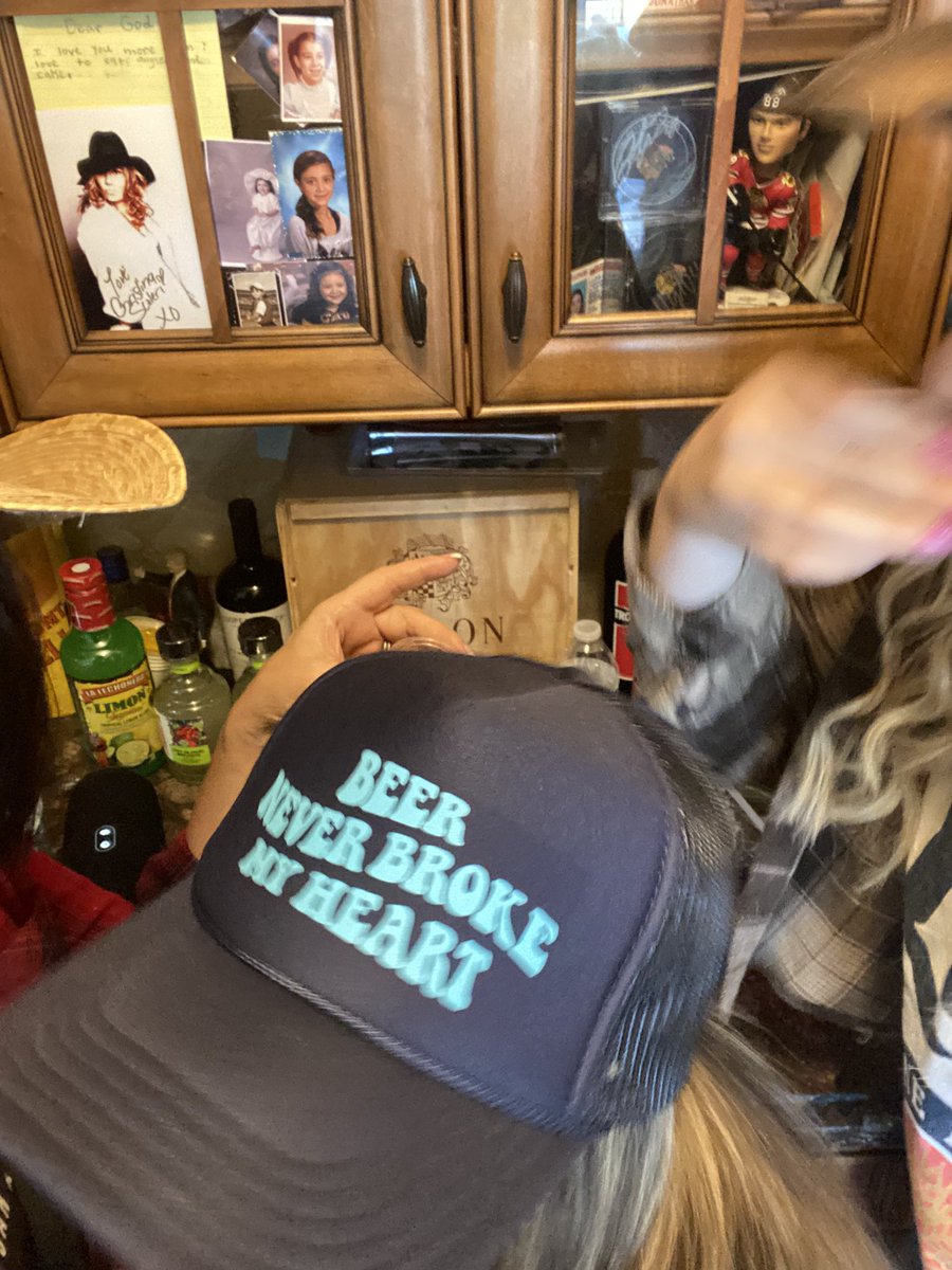 ChrisScoleriVh1's tweet photo. @lukecombs !!!!! @DaniellaScoleri  @kailey_terhaar God darn it!🤠 I hope I don’t trip over a Pickle !!! 👢 #lukecombs #chicago @SoldierField https://t.co/UKz9swj3cR
