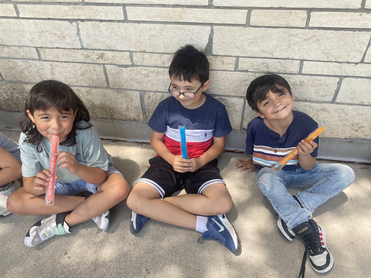 MsWomack1st's tweet photo. We are loving all of our end of year festivities🎉🎉 
Soon to be second graders! https://t.co/NE6qEIKViP
