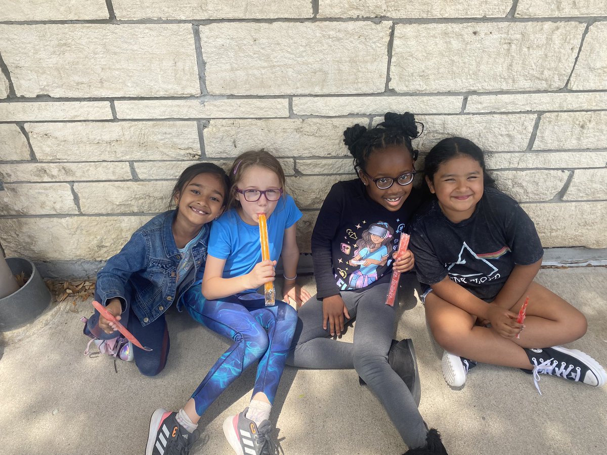 MsWomack1st's tweet photo. We are loving all of our end of year festivities🎉🎉 
Soon to be second graders! https://t.co/NE6qEIKViP