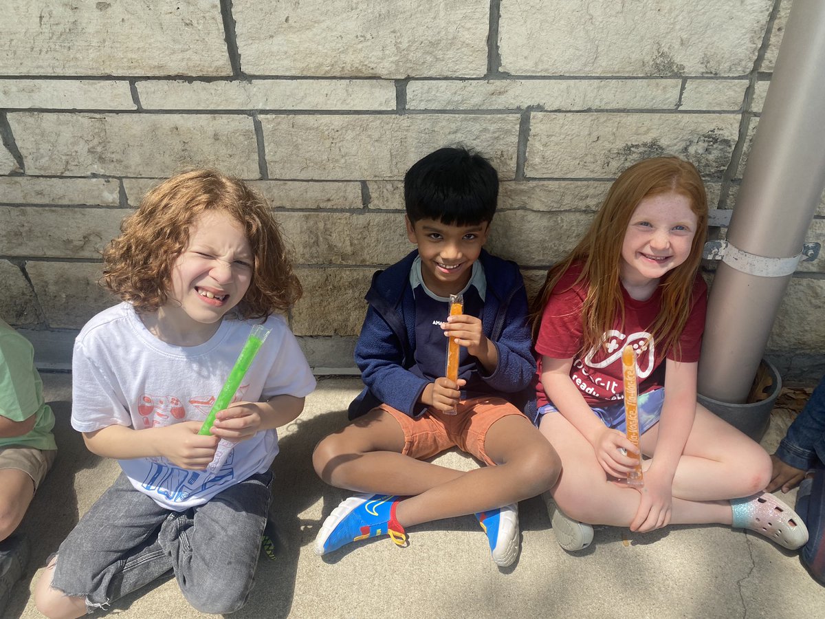 MsWomack1st's tweet photo. We are loving all of our end of year festivities🎉🎉 
Soon to be second graders! https://t.co/NE6qEIKViP