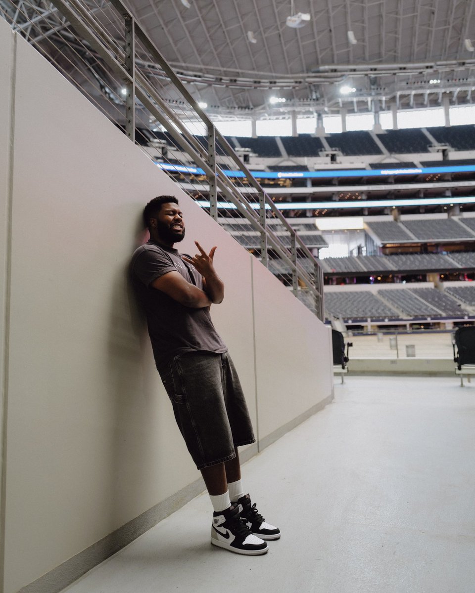 thegreatkhalid's tweet photo. Day 1 on a stadium tour with @edsheeran ⭐️ https://t.co/MA0sPUe5ot