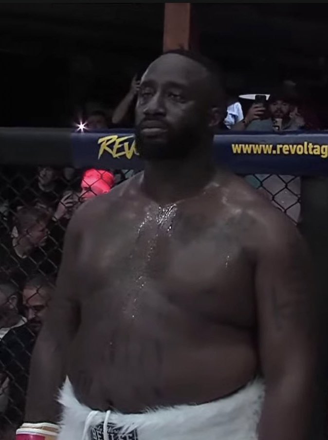 hankbubbl's tweet image. See no difference