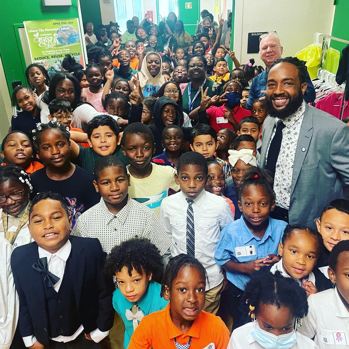 Ms_LJhones's tweet photo. My kids know how to keep a secret and understand an assignment! 👔#principalappreciation #dresslikemrjohnsonday #lionpride🦁 https://t.co/HsPTxjHN6C