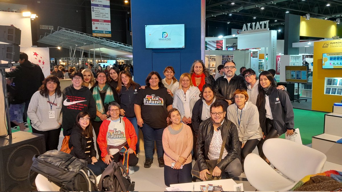 Nos acercamos al stand (pabellón Amarillo) de la <a href="/DefensoriaCABA/">Defensoría del Pueblo CABA</a> para conversar con les compañeres que cada día brindan información a quienes asisten a la 47° Feria del Libro de Buenos Aires.

Gran tarea compañeres. Gracias por tan gentil recibimiento.

<a href="/falgbt/">Federación Argentina LGBT+</a> <a href="/Defensorialgbt/">Defensoria LGBT+</a>