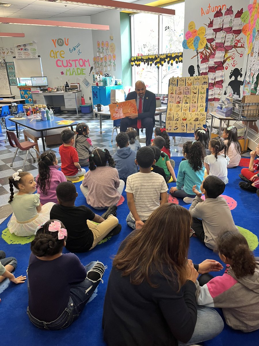 In celebration of National Children’s book week, Senator Pavel Payano <a href="/Payano/">Pavel Payano</a> read to our excited kindergartners!  📚 Thank you to the Senator and our other dedicated community partners.  <a href="/MethuenPolice/">Methuen Police 🇺🇸</a> <a href="/MethuenFire/">Methuen Fire</a>