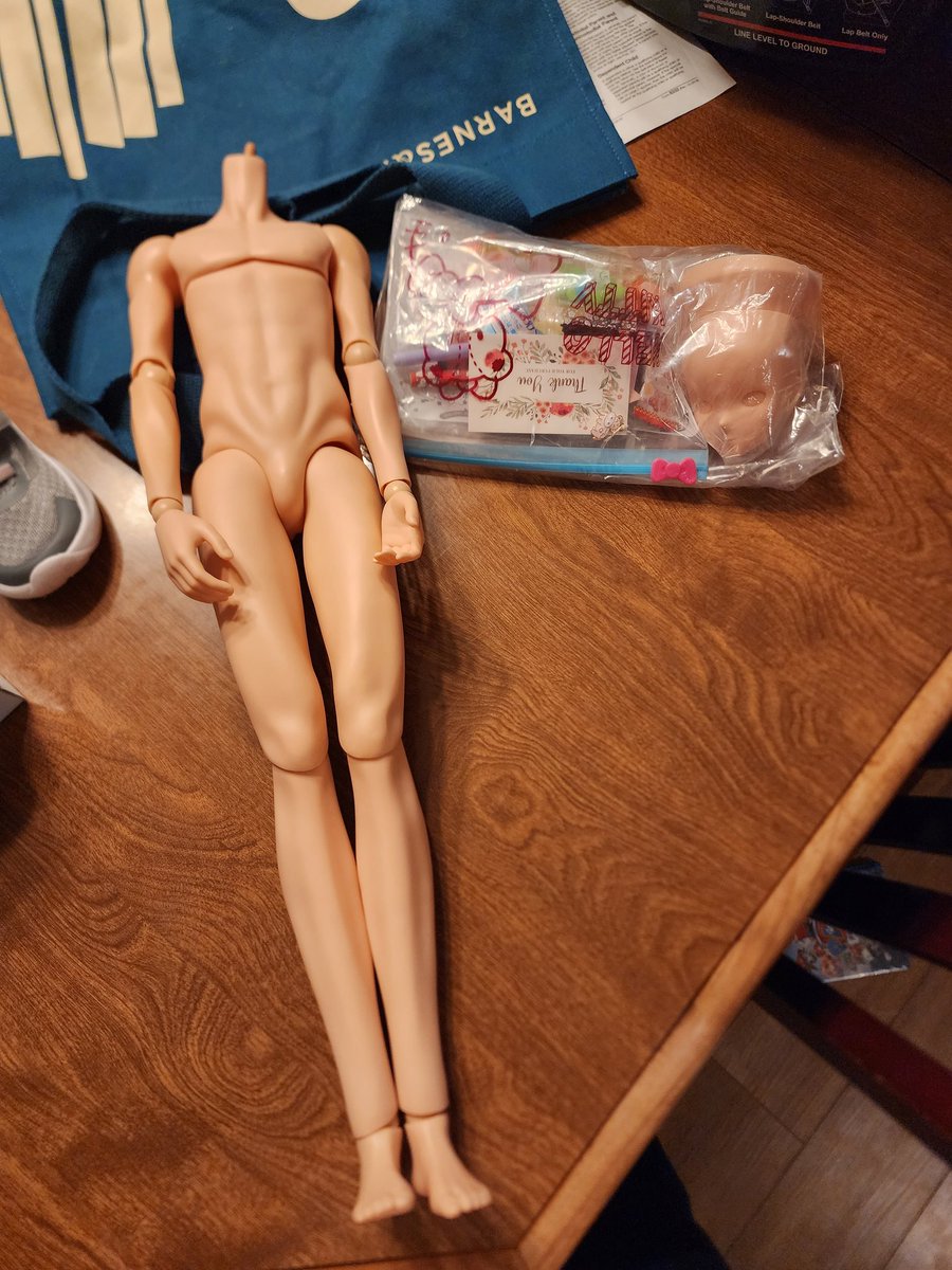 Blueefir3's tweet image. Y'all I finally did some 'art' look at this #smardoll I painted! It's Meldikai, Eiras Husband!

#bjd #faceup #smartdolls