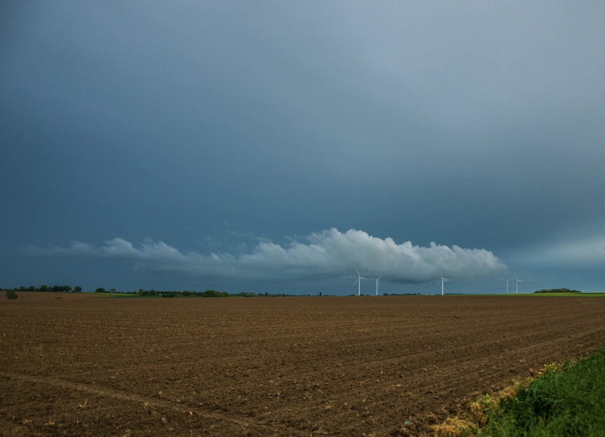 Cellule orageuse dans le département de la Sarthe 📸📸 @Meteovilles @meteofrance @sarthefr @sarthetourisme @KarineDurandpro