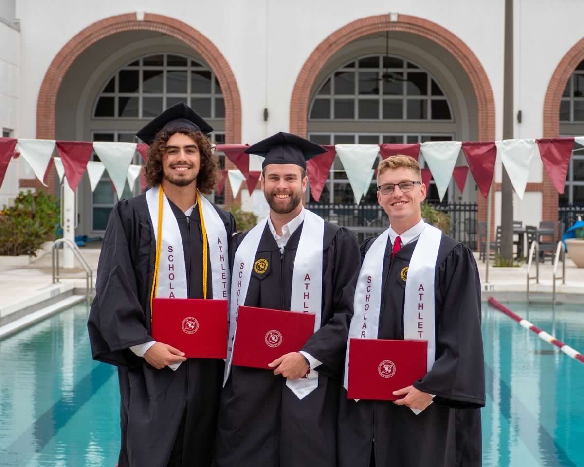 FloridaTechSwim's tweet photo. Huge Congrats to our Graduates 🎓🍾
best of luck in your future endeavors as you dive into your careers‼️

#GoPanthers https://t.co/8uHWdD5gGL