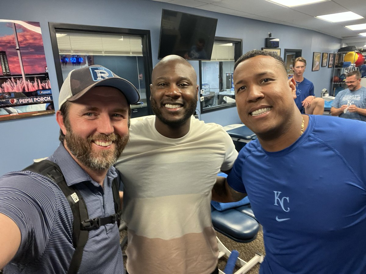 JasonHannaphoto's tweet photo. So fortunate to have taken LOTS of photos of these two. They both have given A ton of great @Royals memories for the fans of KC and myself alike. https://t.co/qYuwKslXTN