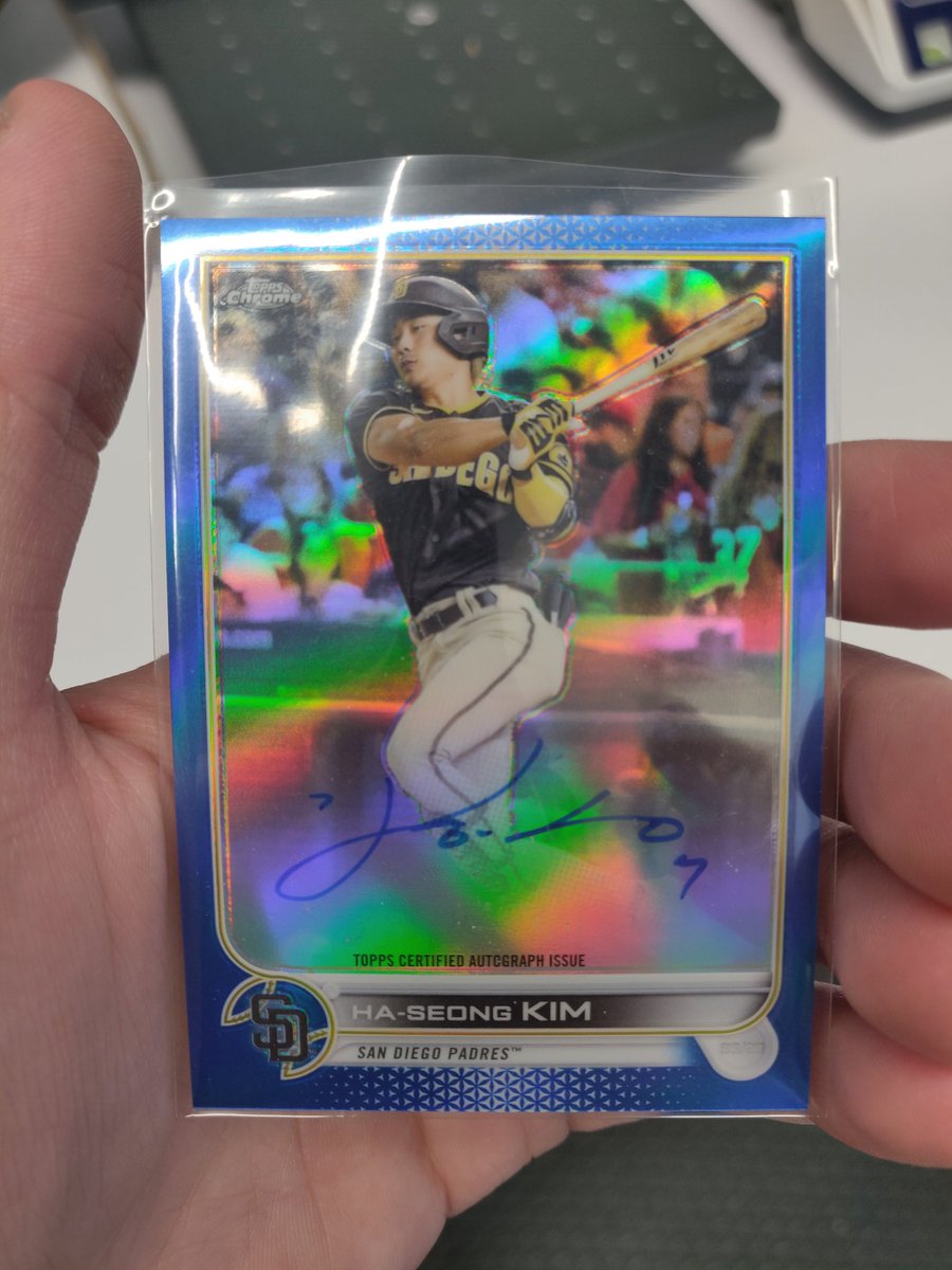 SlenderNFT's tweet photo. @Iminsearchof Painter Bowman auto $40
Painter Leaf auto $30
Kim Topps auto $15 https://t.co/nH6QsKk9N6