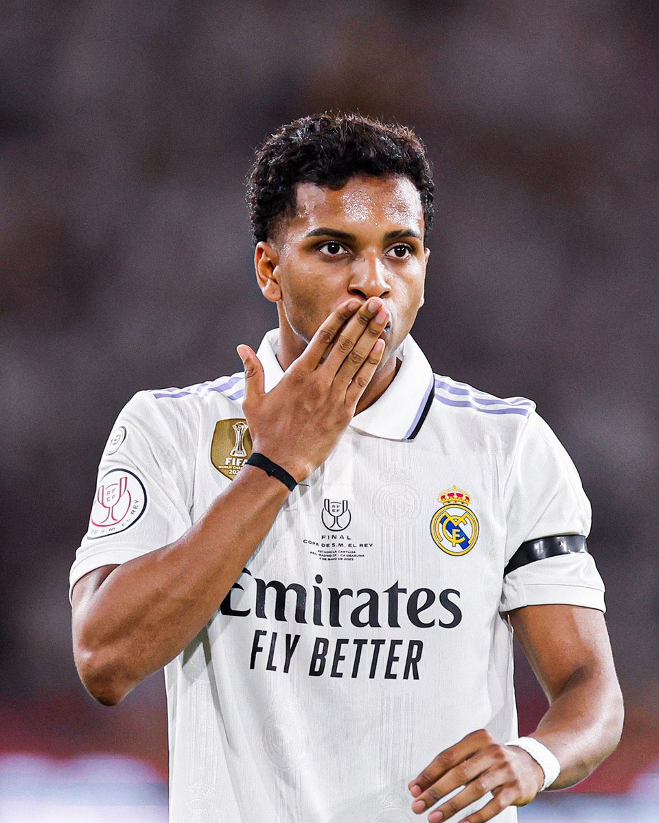 datosfutperu's tweet photo. ¡𝐄𝐋 Ú𝐍𝐈𝐂𝐎 𝐑𝐄���� 𝐃𝐄 𝐄𝐒𝐏𝐀Ñ𝐀! 👑

El Real Madrid no juega finales, ¡LAS GANA!🔝. Con un doblete de Rodrygo Goes🇧🇷 venció por 2-1 al Osasuna y se proclamó campeón de la Copa del Rey🏆 y logra así ser el primer club español en lograr los ¡100 TÍTULOS OFICIALES!🤯 https://t.co/MNPyv4ogWc