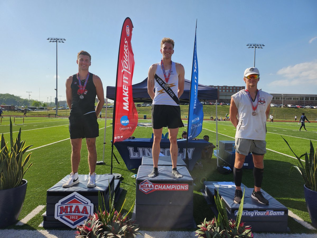 𝟮𝟬𝟮𝟯 𝗠𝗜𝗔𝗔 𝗢𝘂𝘁𝗱𝗼𝗼𝗿 𝗧𝗿𝗮𝗰𝗸 &amp; 𝗙𝗶𝗲𝗹𝗱 𝗥𝗲𝘀𝘂𝗹𝘁𝘀🏃‍♂️⤵️

Men's Pole Vault Medalists
🥇 Ryan Stanley (<a href="/FHSUTRACK_XC/">FHSU TRACK & XC</a>)
🥈 Jack Hodge (<a href="/UCMTF/">UCM Track and Field</a>)
🥉 Reagan Ulrich (<a href="/UCMTF/">UCM Track and Field</a>)

Final Results ⏩ bit.ly/3NOyOno

#BringYourAGame