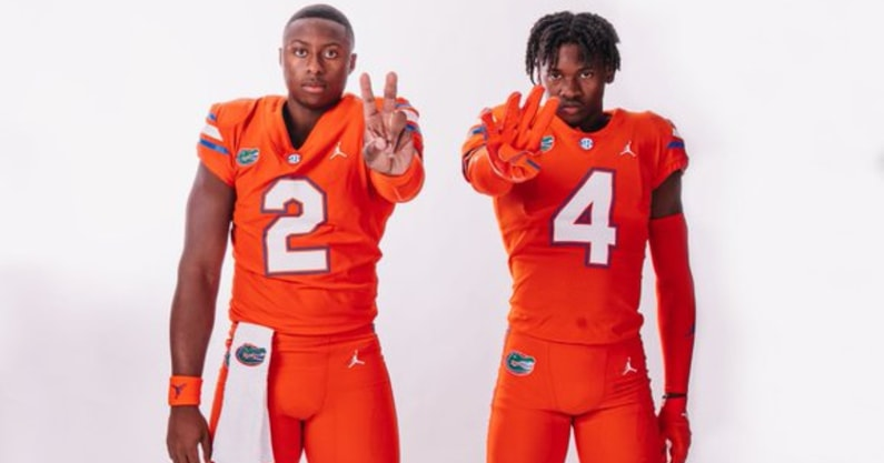 Corey_Bender's tweet photo. New scoop at @GatorsOnline:
No. 1 WR Jeremiah Smith, an Ohio State commit, tells me he scheduled an official visit with the #Gators.
DETAILS: https://t.co/qzTOcLl9zB (On3+) #UF https://t.co/4KLDjh6Zma