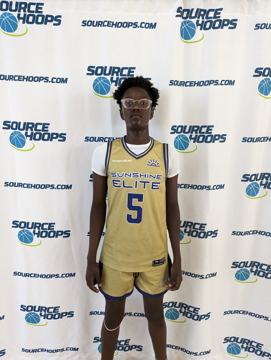 SourceHoops's tweet image. 2027 Jaden Fletcher (Sunshine Elite/Westridge Middle School) was impressive in his team&apos;s win today. He plays with great energy. He finished well inside and protected the rim on defense. #SourceHoops #MiamiSpringClassic