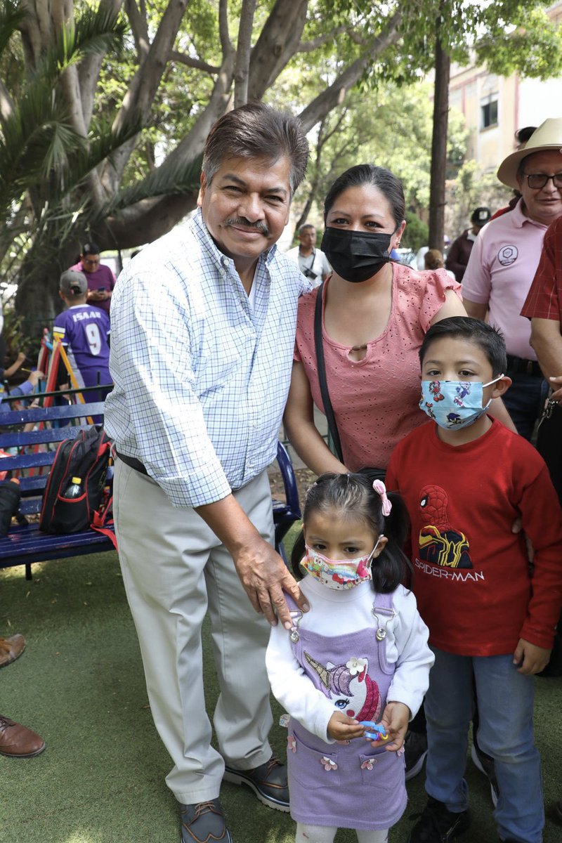 fchiguil's tweet photo. Con el presupuesto participativo elegido por vecinas y vecinos de la colonia #GuadalupeInsurgentes se mejoró el Parque de #LaPasión con la instalación de nuevos juegos infantiles y pasto sintético, para que nuestras niñas y niños disfruten de este espacio. https://t.co/hjHdvaRoar