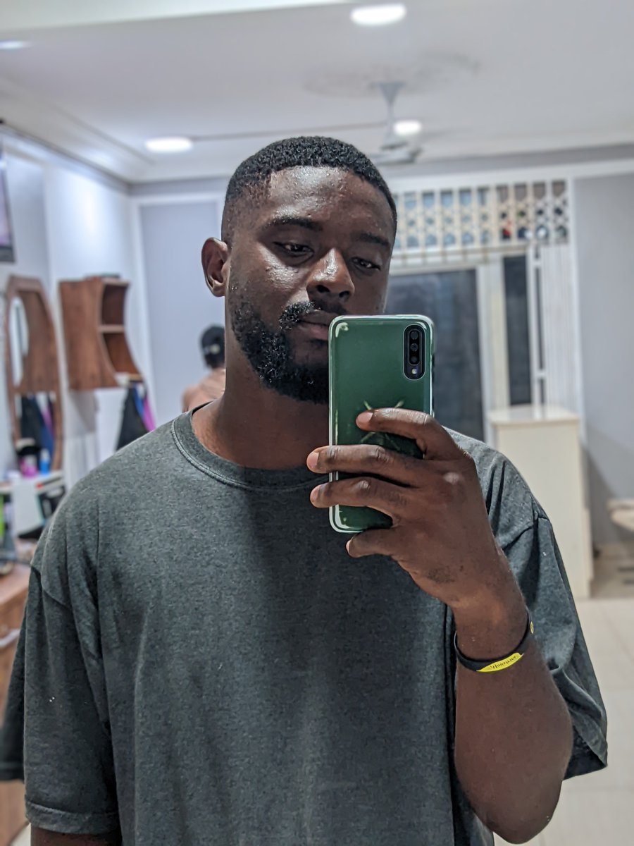 emekanu's tweet photo. 6ft something &amp; Tired 🙂 https://t.co/jjEF8sbw2N