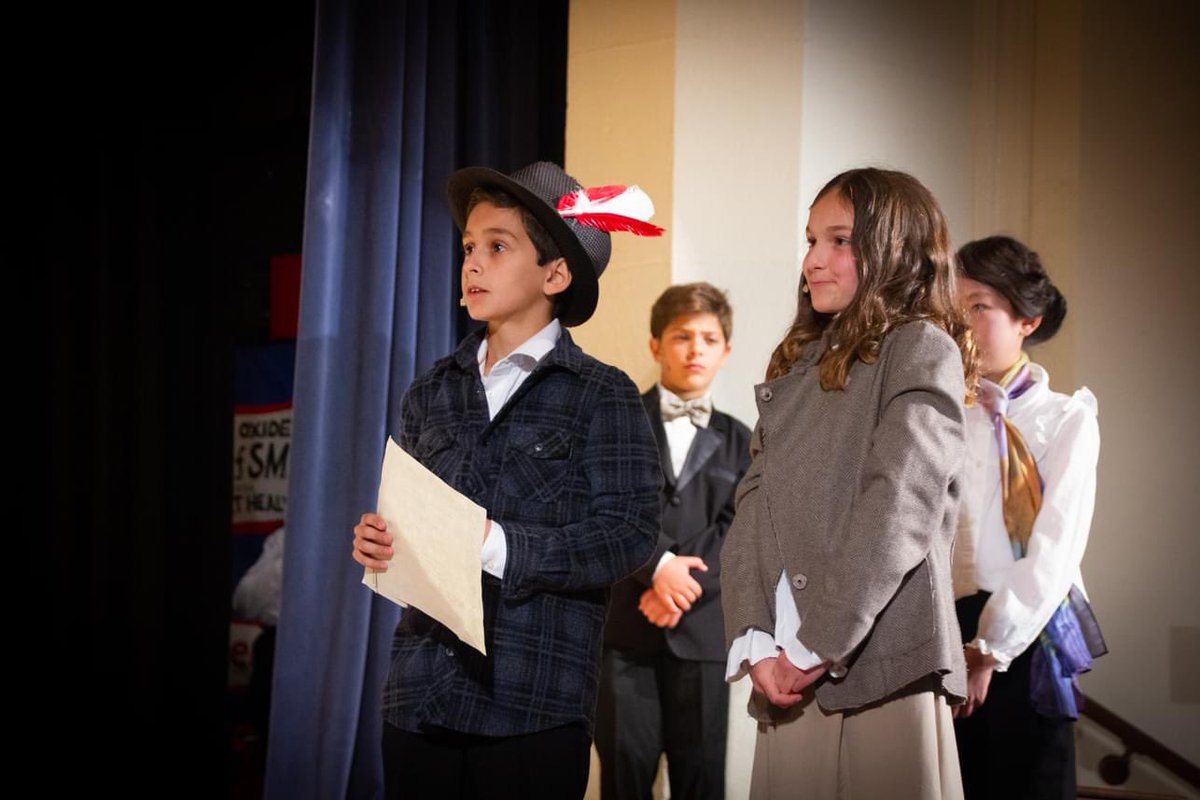 KeppelVAPA's tweet photo. Last night’s premiere of Annie Jr. was spectacular! Join us tonight at 7pm or tomorrow at 2pm to see it for yourself! @GlendaleUSD https://t.co/PnBkzP9rJe