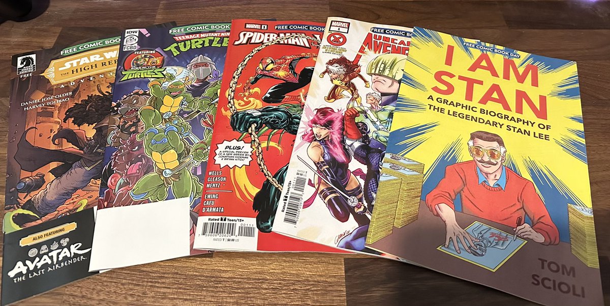 JakeOnWheelz's tweet photo. #FreeComicBookDay haul! Got the graded comic and others from $30 mystery boxes that the shop was selling https://t.co/UkTz5Ynqt9