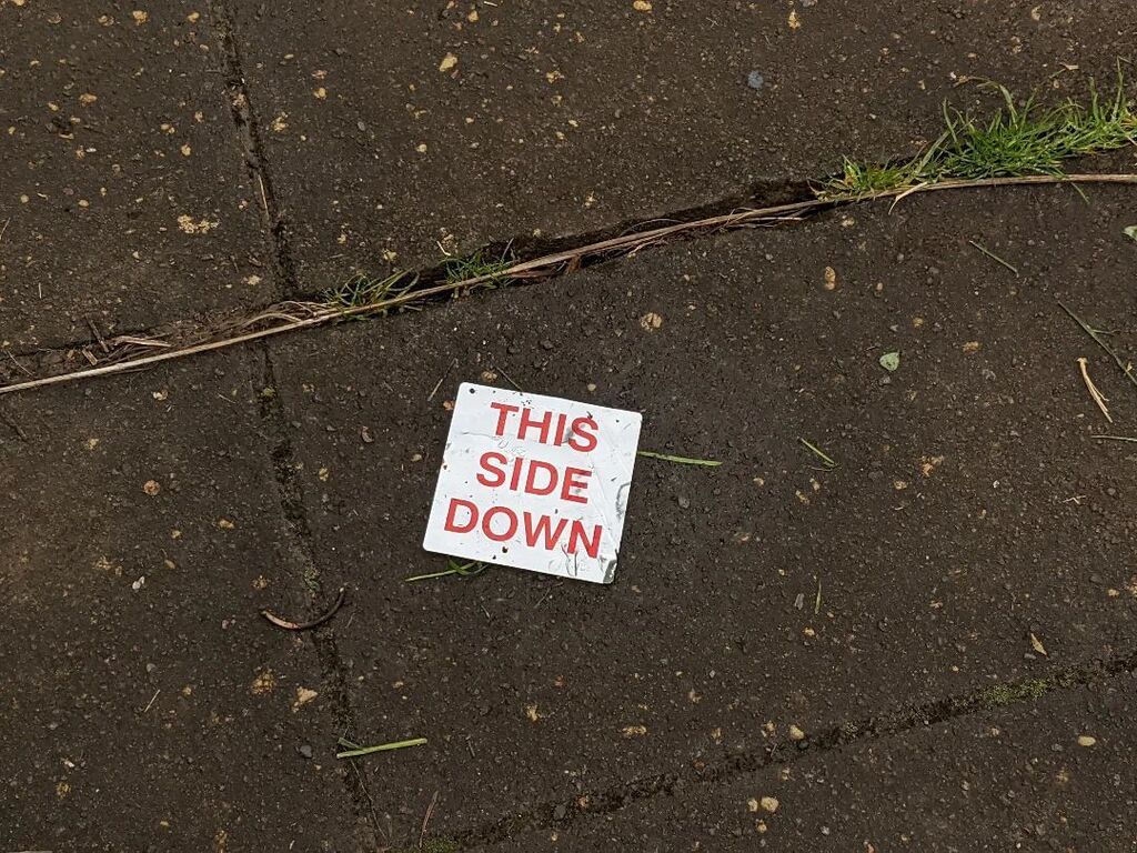 elgintime's tweet photo. This side down https://t.co/cOpkErgmQ7 https://t.co/9lNT7mfS79