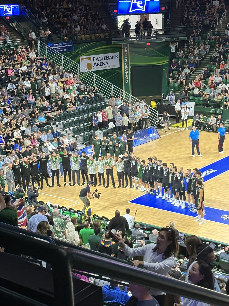 GregVaBeach's tweet photo. Let’s go Bows!! 
#NCAAMVB Championship @HawaiiMensVB  @NCAAMVB @ncaamvolleyball https://t.co/trksbnQwCc