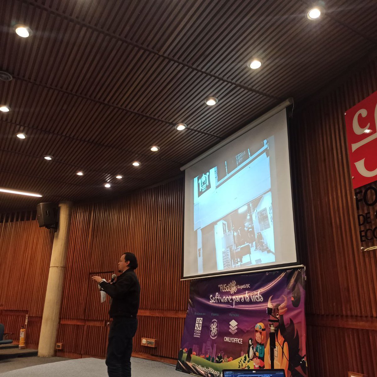 flisol_bogota's tweet photo. Con software libre si se puede es nuestra charla de cierre con Carlos Alfonso, con esto vamos cerrando el evento de clausura del #FLISoLBog2023. https://t.co/EZhMZTbLg4