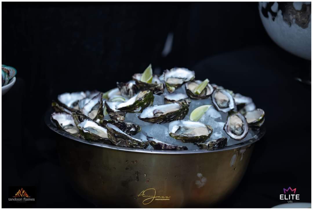 Love seafood?

The Oyster feast is here🙌
Dine - in with us soon.

Reserve a table today or order online (link in the bio)

#melbournetodo #melbournedining #melbournedinner #indianmenu #freshoysters #seafoods #indianrestaurant #tandooriflames