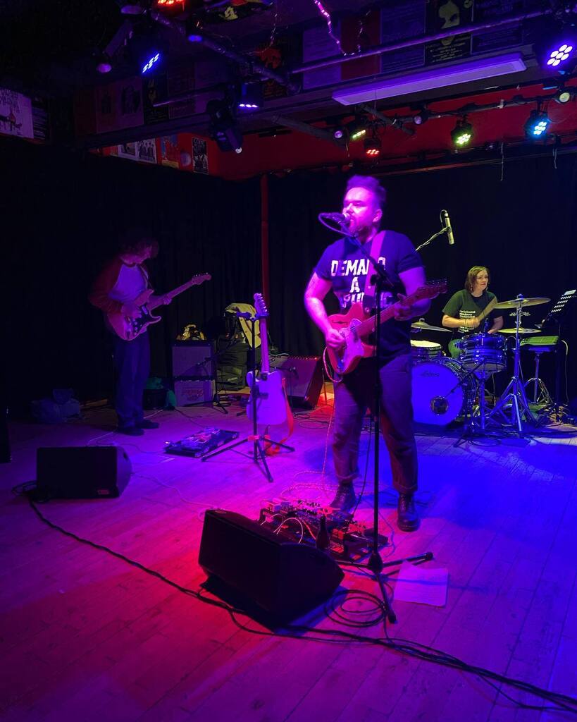 jellycat72's tweet photo. Well that was a bloody excellent night. Itβs been a while since I saw a @brokenchanter gig. Well worth the wait. And also lots of lovely people to chat with afterwards. #gig #brokenchanter #edinburgh #weeredbar https://t.co/8aWgzZPXpj https://t.co/1BULRg5omD