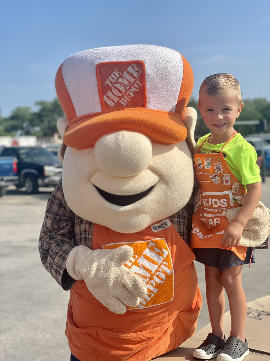 miranda_mike91's tweet photo. Kids workshop in full effect in Mansfield Home Depot. We had to invite Homer out for our first workshop outdoors for the year! We’re growing to over 250 kids per mo! Wow! #SWbest #HDkidsworkshop #teamdepot @L_Butler09 @RushClay @Nedra332Nedra @vantasticD151 https://t.co/Ocr8l9SvoU
