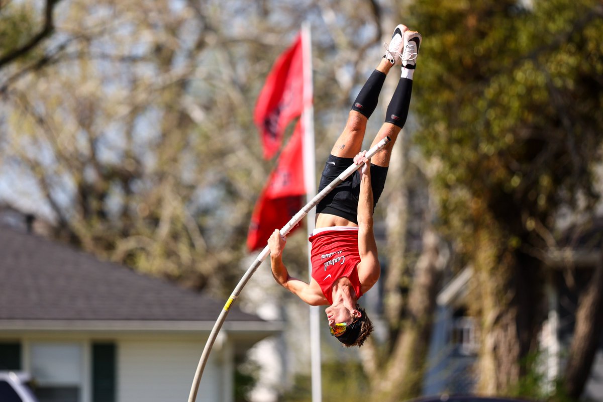 Jack Hodge and Reagan Ulrich go 2-3 in the pole vault at the <a href="/TheMIAA/">The MIAA</a> Outdoor Championships! 

Hodge cleared a provisional 5.21m (17-1) for 2nd place while Ulrich cleared a provisional 5.11m (16-9.25) for 3rd place.

#teamUCM x #BringYourAGame