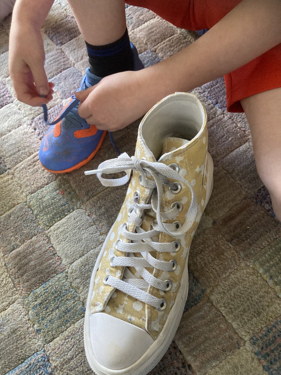 Teaching your nephew how to tie his shoelaces… and succeeding ❤️#auntielove