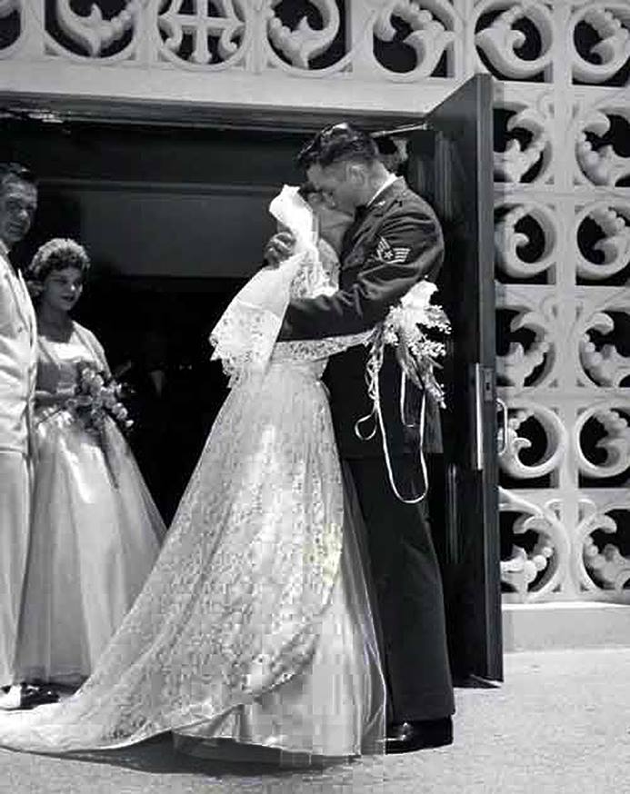 Traces of Texas on X: "Johnny Cash and Vivian Liberto on their wedding day  in San Antonio, August 7th, 1954. Three years earlier, on July 18, 1951,  while in Air Force training,