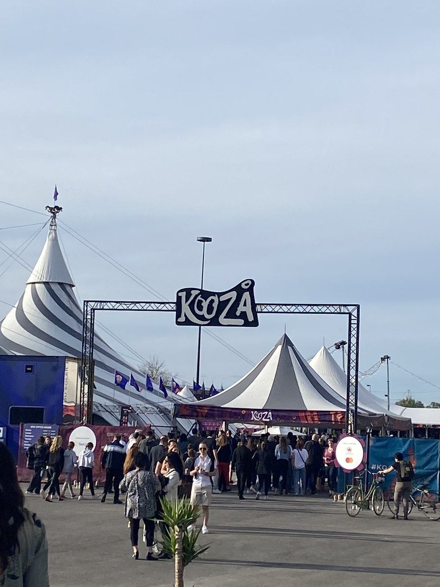 Justin87925317's tweet photo. I’m going to see some clowns only time, I can say this respectfully 🤣🤣. At the Circus. #Circustime. Have a great night everyone. https://t.co/3IXCbjrXGQ